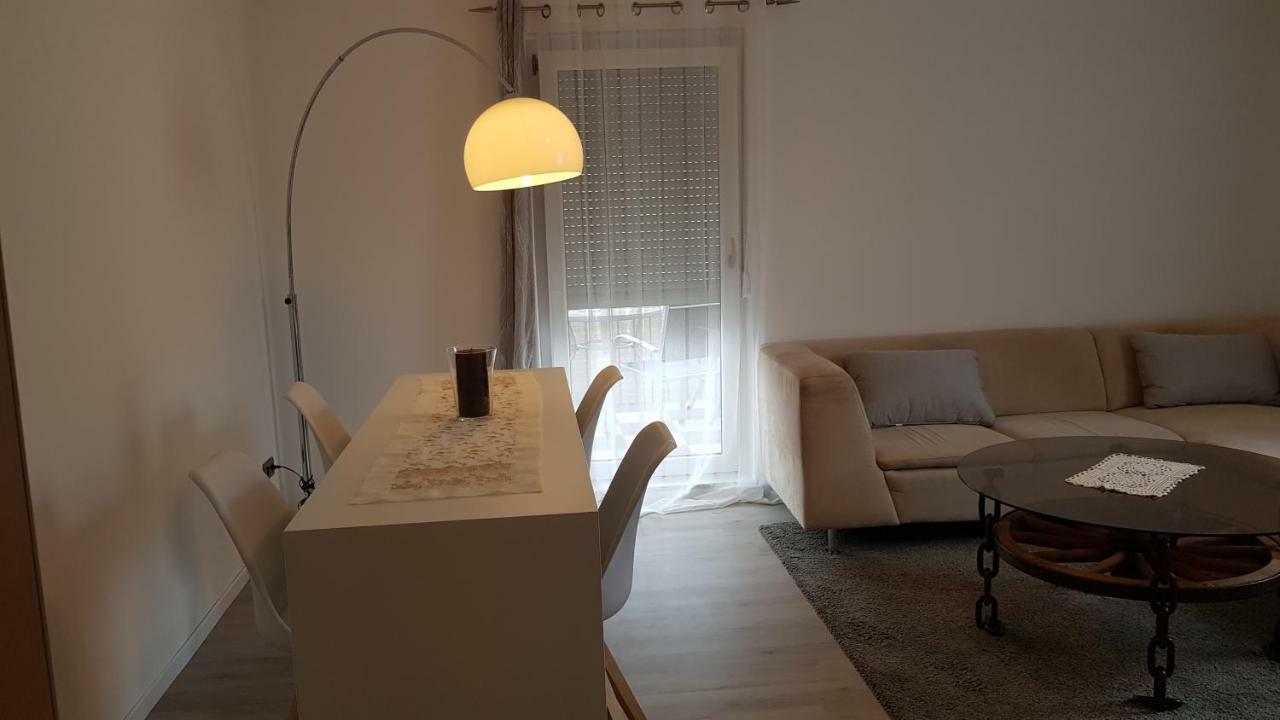 Outletcity Ferienwohnung Apartment 2 Metzingen  Exterior foto