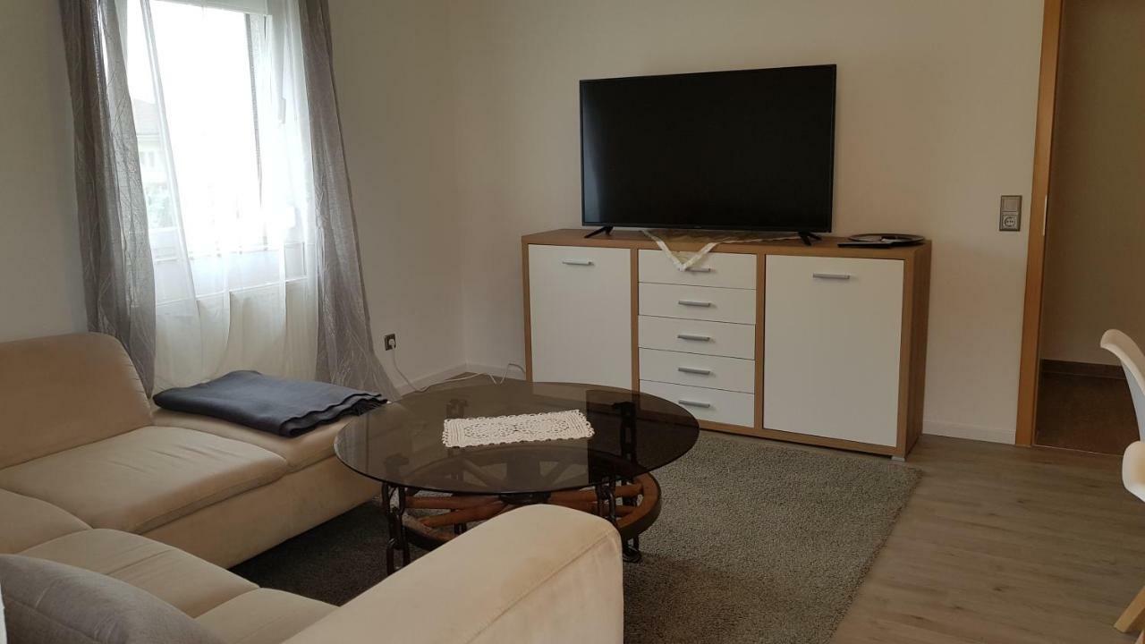 Outletcity Ferienwohnung Apartment 2 Metzingen  Exterior foto